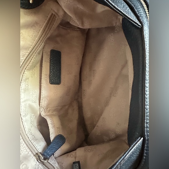 Authentic Micheal Kors Large Pebbled Leather Shoulder Bag & Wallet - Picture 6 of 7